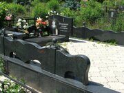 Ограда на кладбище из гранита